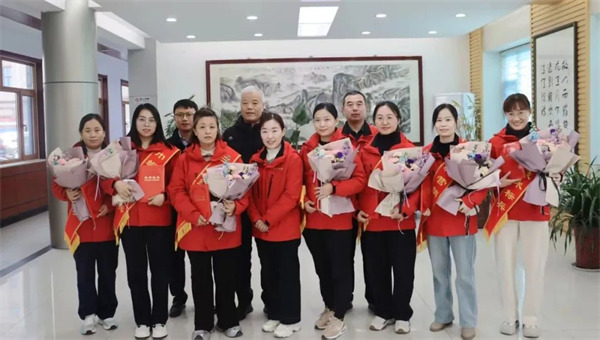 巾幗展風(fēng)采---百龍創(chuàng)園召開(kāi)三八婦女節(jié)表彰大會(huì)！