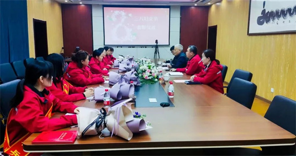 巾幗展風(fēng)采---百龍創(chuàng)園召開(kāi)三八婦女節(jié)表彰大會(huì)！